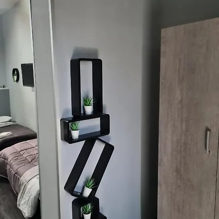 Hermes 4* סרנו